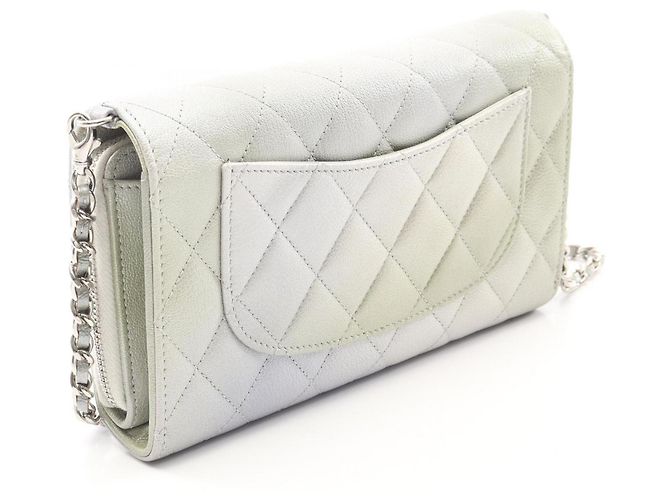 Borsa per telefono Chanel Matelassé in verde e argento - vista 2