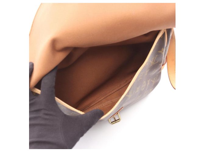 Borsa a Spalla Saumur 30 Louis Vuitton Marrone - vista 3