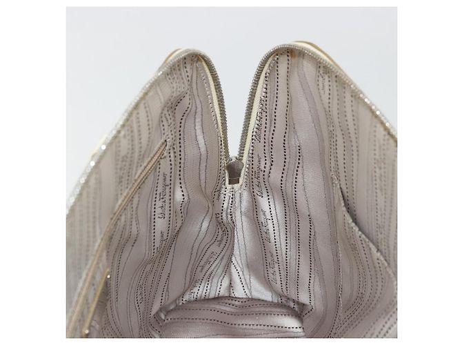 Borsa a mano Gancini in pelle bianca e argento di Salvatore Ferragamo Auth bs34555 Bianco - vista 19