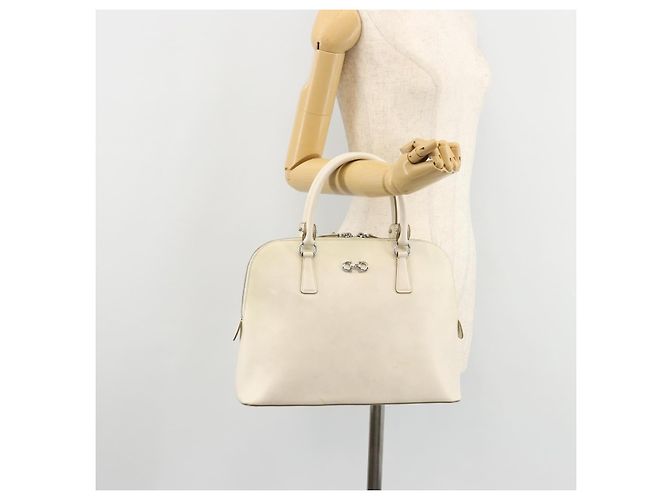 Borsa a mano Gancini in pelle bianca e argento di Salvatore Ferragamo Auth bs34555 Bianco - vista 24