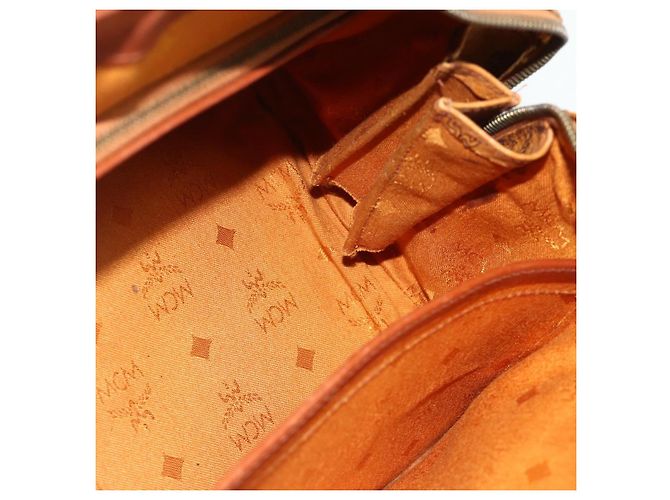Borsa Boston MCM Logogram Vicetos PVC Marrone Oro Auth 178073A D'oro - vista 17