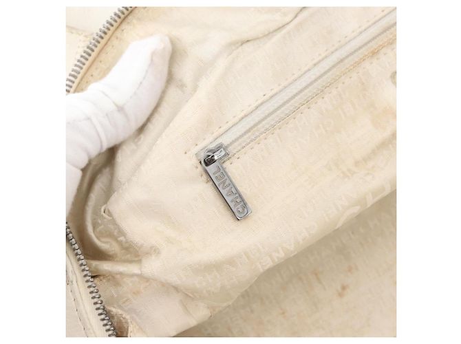 CHANEL Borsa a Mano Choco Bar Pelle Bianca Argento CC Auth 178206 Bianco - vista 21