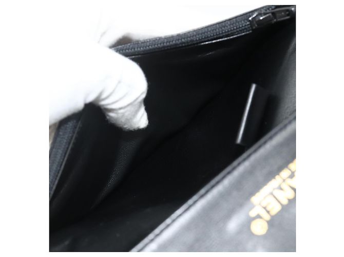 CHANEL Clutch Choco Bar Camelia in Pelle di Agnello Nero Oro CC Auth 177325A D'oro - vista 19