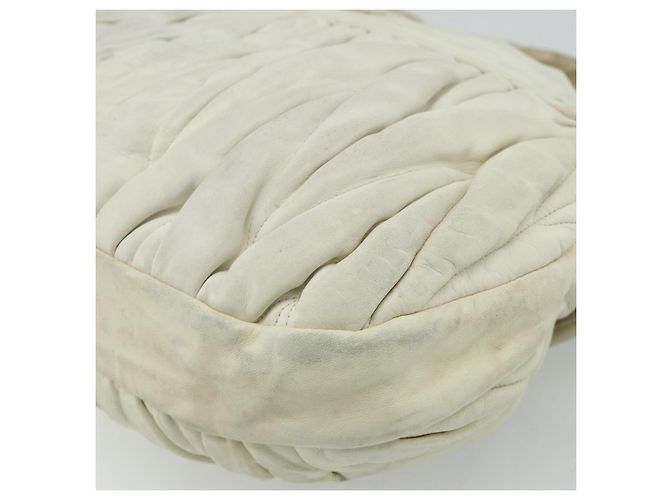 Borsa a Spalla Miu Miu Matelassé in Pelle Bianca e Oro Auth 178993 Bianco D'oro - vista 16