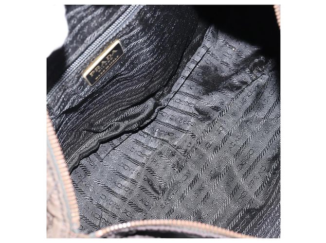 Borsa a spalla con catena Prada in nylon nero e oro Auth bs34879A D'oro - vista 11
