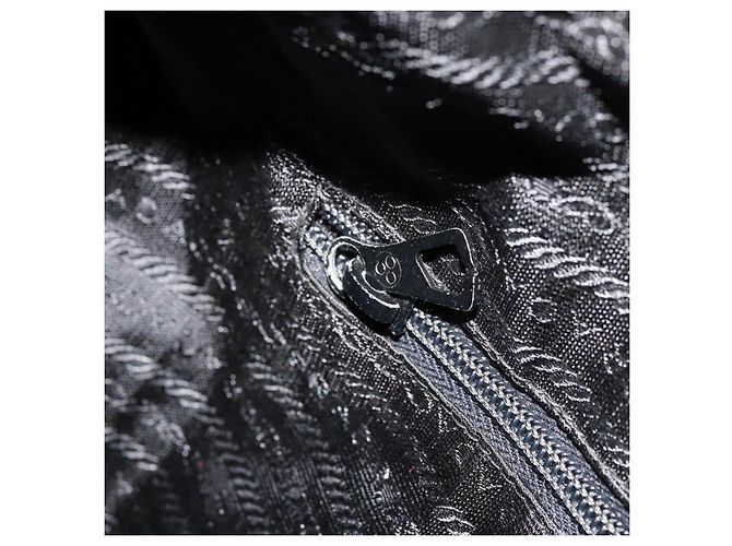 Borsa a spalla con catena Prada in nylon nero e oro Auth bs34879A D'oro - vista 21