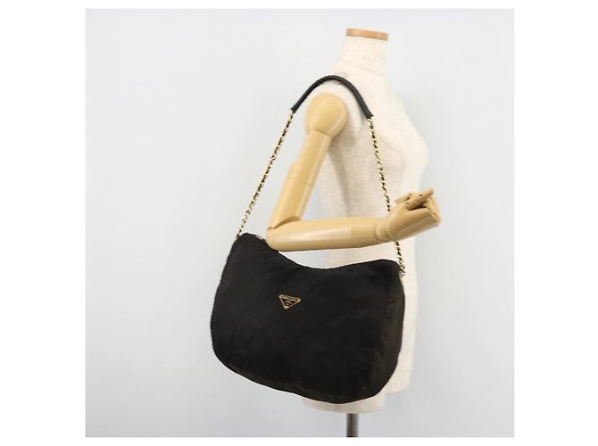 Borsa a spalla con catena Prada in nylon nero e oro Auth bs34879A D'oro - vista 23