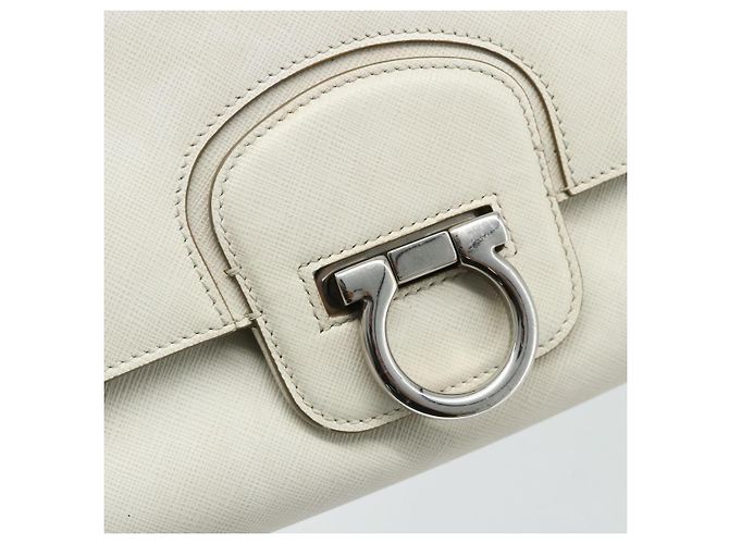 Borsa a mano Gancini in pelle bianca e argento di Salvatore Ferragamo Auth 177310A Bianco - vista 14
