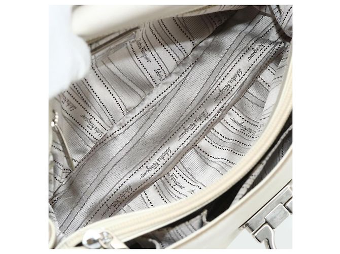 Borsa a mano Gancini in pelle bianca e argento di Salvatore Ferragamo Auth 177310A Bianco - vista 16