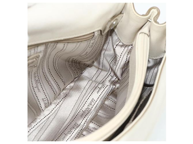 Borsa a mano Gancini in pelle bianca e argento di Salvatore Ferragamo Auth 177310A Bianco - vista 17