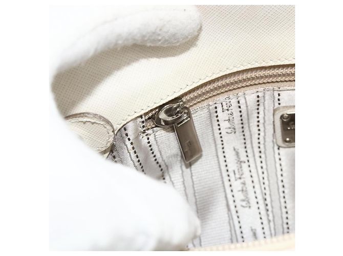 Borsa a mano Gancini in pelle bianca e argento di Salvatore Ferragamo Auth 177310A Bianco - vista 19