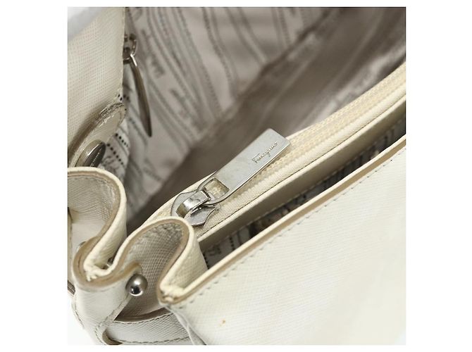 Borsa a mano Gancini in pelle bianca e argento di Salvatore Ferragamo Auth 177310A Bianco - vista 21