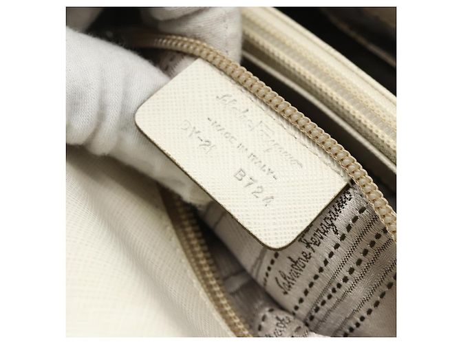 Borsa a mano Gancini in pelle bianca e argento di Salvatore Ferragamo Auth 177310A Bianco - vista 26