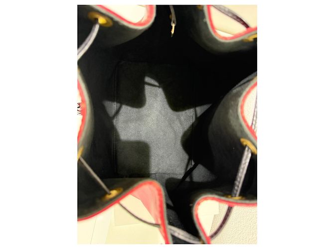Borsa Louis Vuitton Petite Noe Epi Rosso e Nero - vista 11