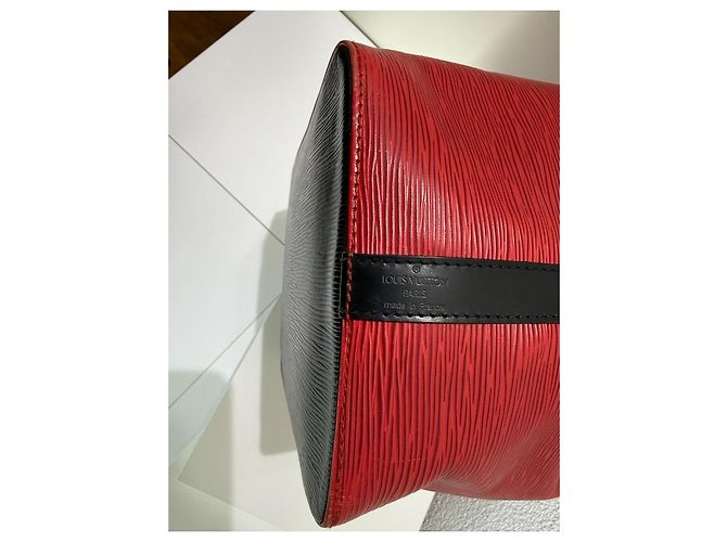 Borsa Louis Vuitton Petite Noe Epi Rosso e Nero - vista 12
