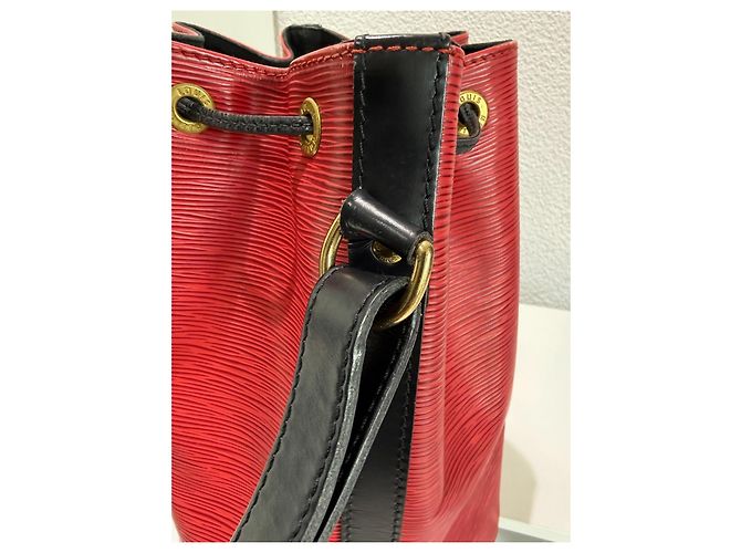 Borsa Louis Vuitton Petite Noe Epi Rosso e Nero - vista 14