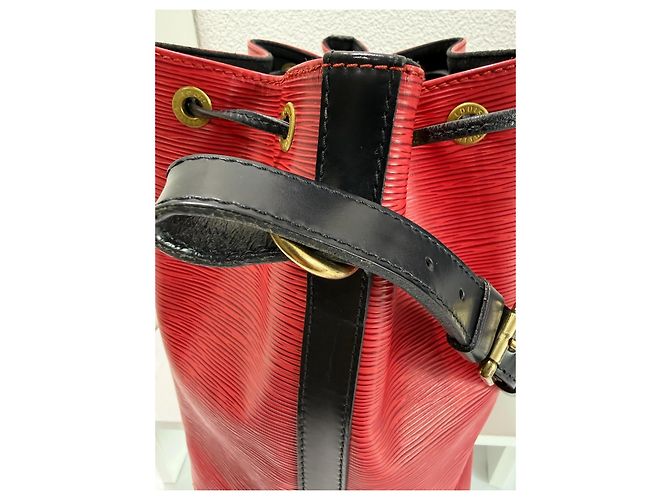Borsa Louis Vuitton Petite Noe Epi Rosso e Nero - vista 15