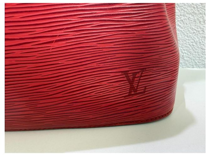 Borsa Louis Vuitton Petite Noe Epi Rosso e Nero - vista 3