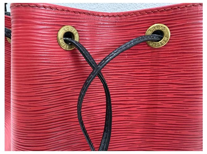 Borsa Louis Vuitton Petite Noe Epi Rosso e Nero - vista 4