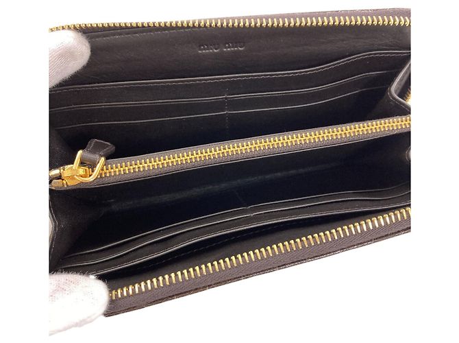 Cartera larga de cuero con relieve Miu Miu Negro - vista 4