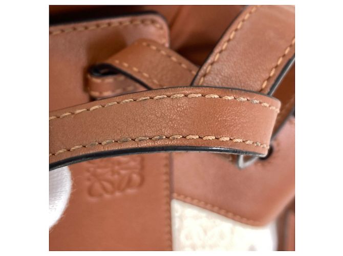 Loewe Hammock 2-Way Handtasche Braun Weiß - Ansicht 25
