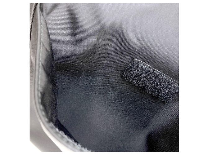 Borsa a tracolla in nylon nero con logo Prada - vista 10