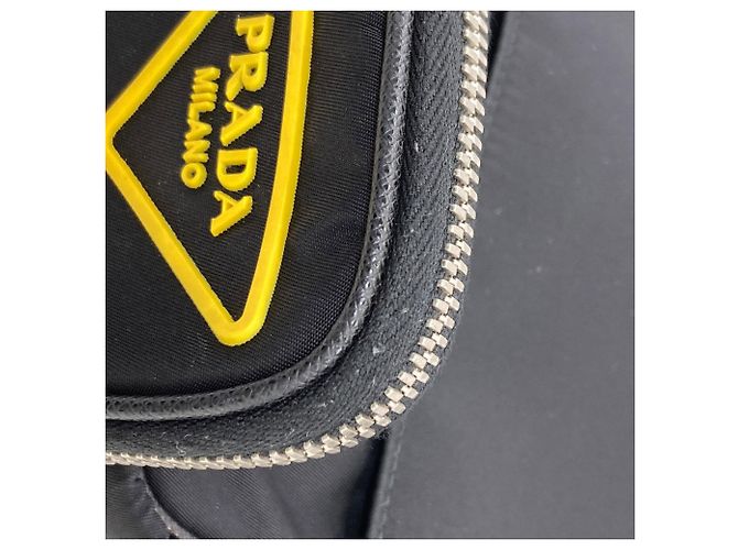 Borsa a tracolla in nylon nero con logo Prada - vista 11