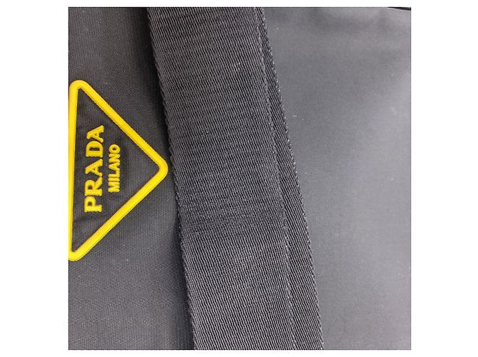Borsa a tracolla in nylon nero con logo Prada - vista 17