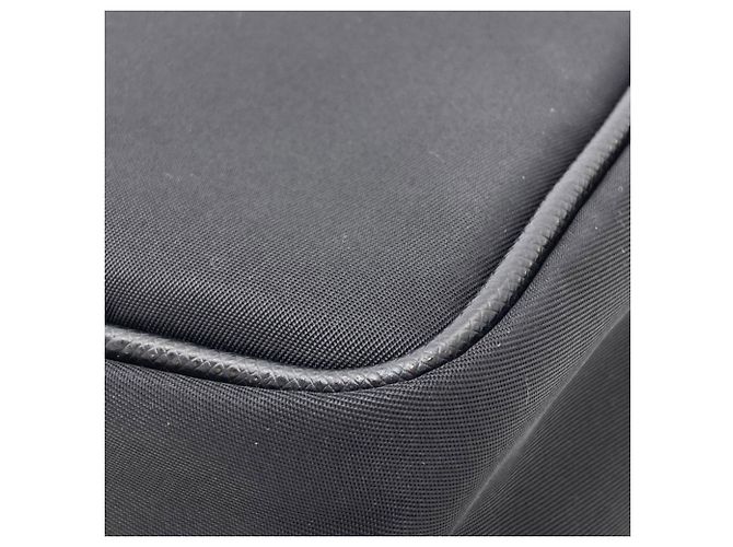 Borsa a tracolla in nylon nero con logo Prada - vista 20