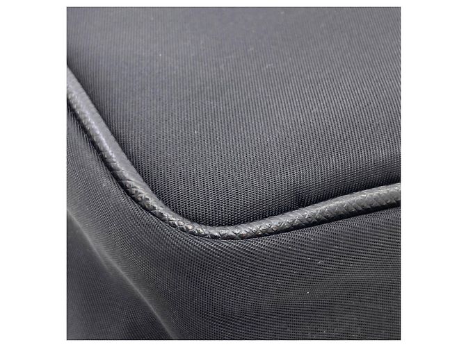 Borsa a tracolla in nylon nero con logo Prada - vista 21