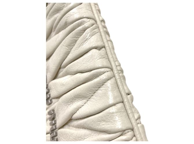 Borsa a tracolla in pelle di vitello matelassé Miu Miu Bianco - vista 14