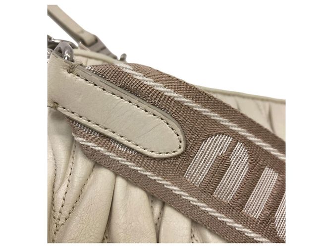 Borsa a tracolla in pelle di vitello matelassé Miu Miu Bianco - vista 15