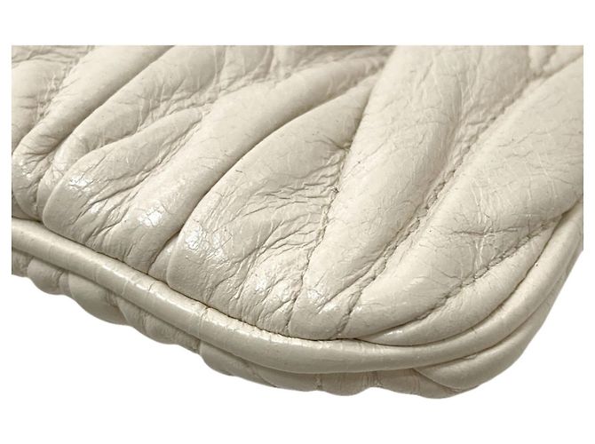 Borsa a tracolla in pelle di vitello matelassé Miu Miu Bianco - vista 19