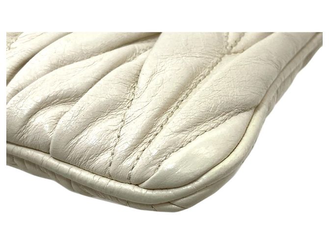 Borsa a tracolla in pelle di vitello matelassé Miu Miu Bianco - vista 21