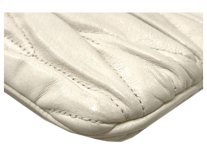 Borsa a tracolla in pelle di vitello matelassé Miu Miu Bianco - vista 22