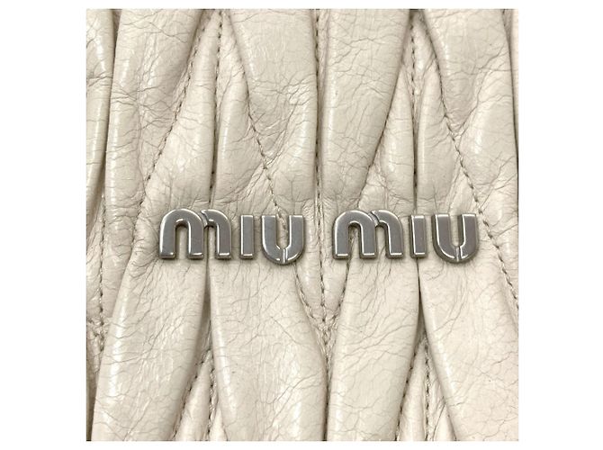 Borsa a tracolla in pelle di vitello matelassé Miu Miu Bianco - vista 9