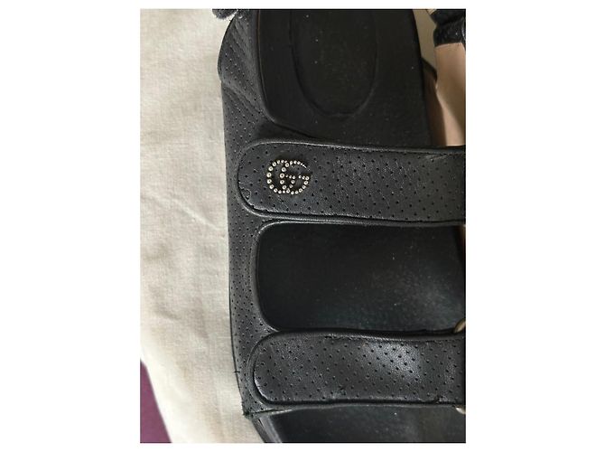 Gucci Sandali in pelle nera traforata Nero - vista 2