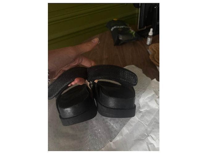 Gucci Sandali in pelle nera traforata Nero - vista 7