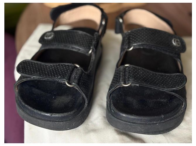 Gucci Sandali in pelle nera traforata Nero - vista 9