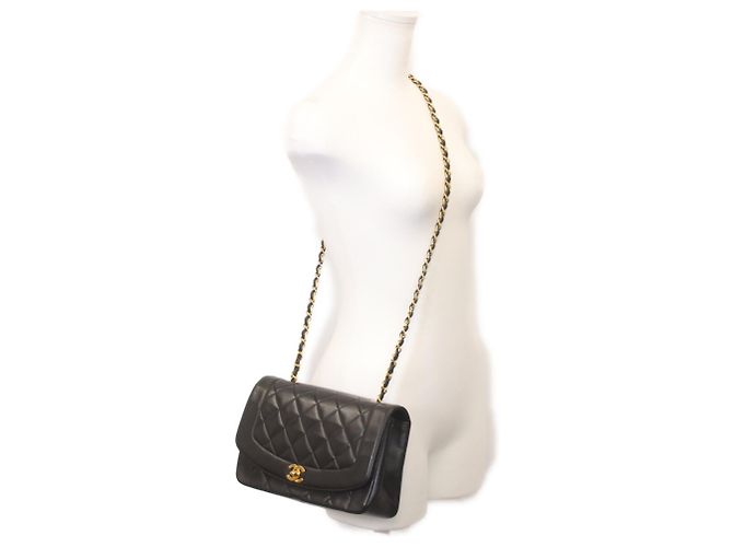 Chanel A01165 Borsa a Spalla Diana 25 in Pelle di Agnello Nera con Hardware Oro Nero - vista 11