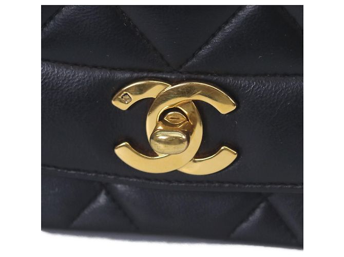 Chanel A01165 Borsa a Spalla Diana 25 in Pelle di Agnello Nera con Hardware Oro Nero - vista 6