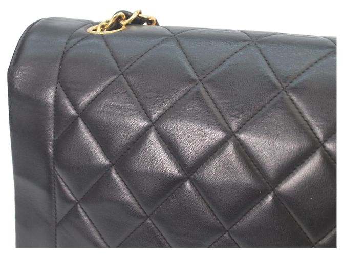 Chanel A01165 Borsa a Spalla Diana 25 in Pelle di Agnello Nera con Hardware Oro Nero - vista 7