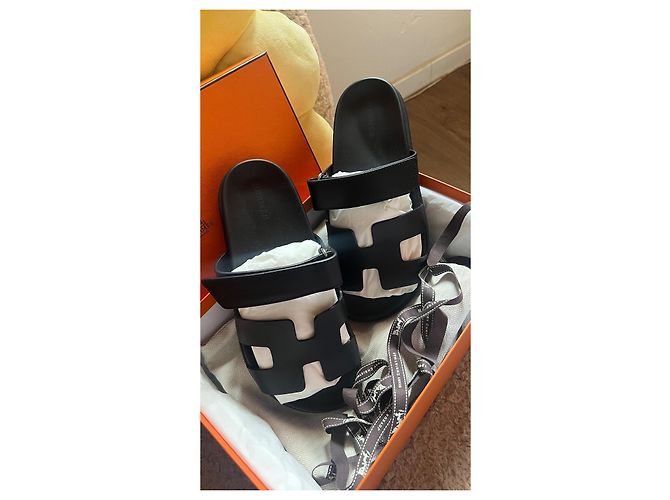 Sandali Hermès Chypre in pelle nera Nero - vista 2