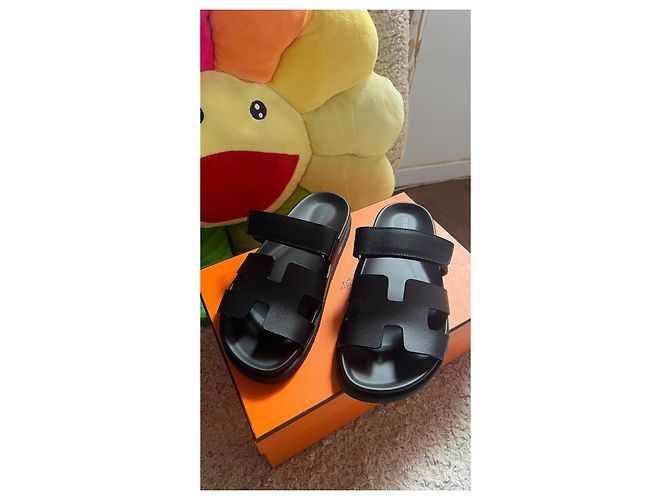 Sandali Hermès Chypre in pelle nera Nero - vista 4