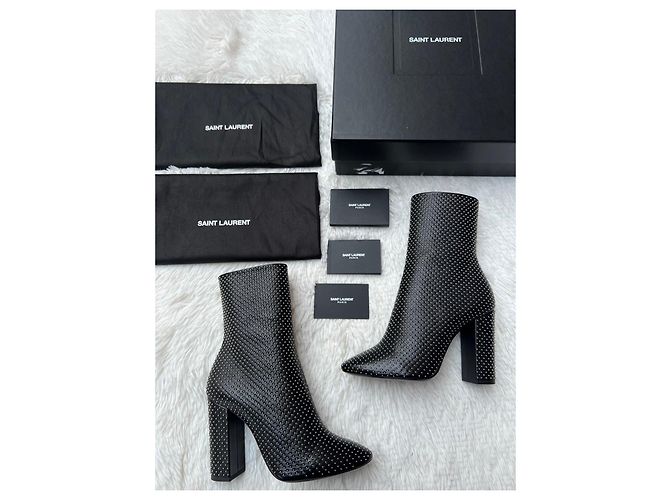 Stivaletti in pelle Saint Laurent con borchie Nero - vista 2
