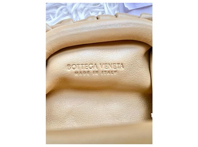 Bottega Veneta Borsa Micro The Pouch in pelle sabbia - vista 14