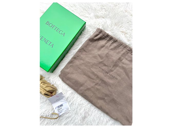 Bottega Veneta Borsa Micro The Pouch in pelle sabbia - vista 16