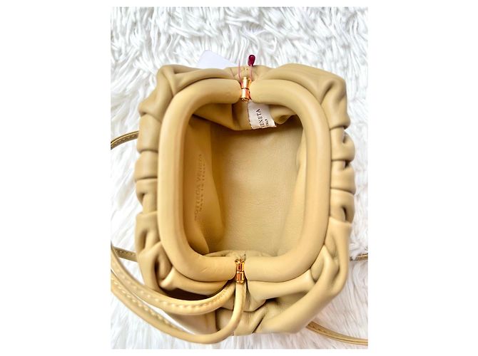 Bottega Veneta Borsa Micro The Pouch in pelle sabbia - vista 7