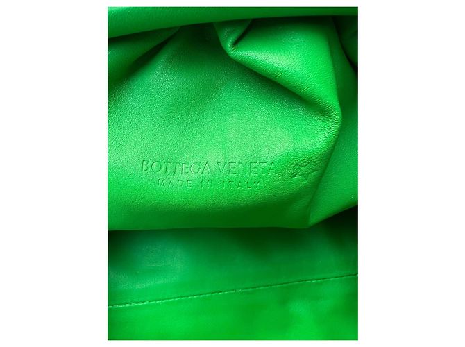Bottega Veneta The Pouch Pochette in Pelle Verde - vista 13