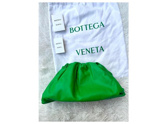 Bottega Veneta The Pouch Pochette in Pelle Verde - vista 14
